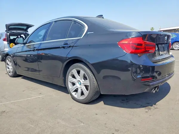WBA8E1C58JA756430 2018 BMW 3ER - Image 2