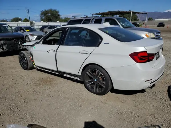 WBA8E1C58JA758694 2018 BMW 3ER - Image 2