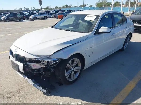 WBA8E1C58JA762566 2018 BMW 3ER - Image 2