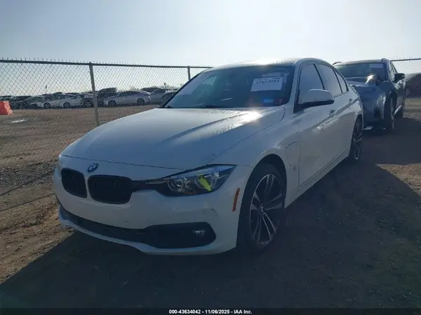 WBA8E1C59JA178578 2018 BMW 3ER - Image 2