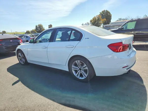 WBA8E1C59JA758994 2018 BMW 3ER - Image 2