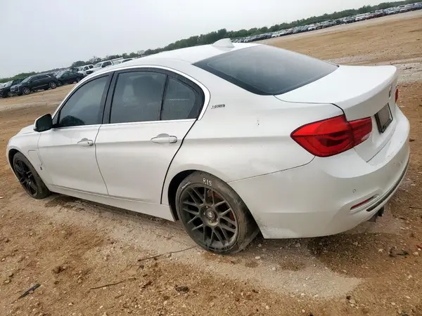 WBA8E1C5XHK480062 2017 BMW 3ER - Image 2