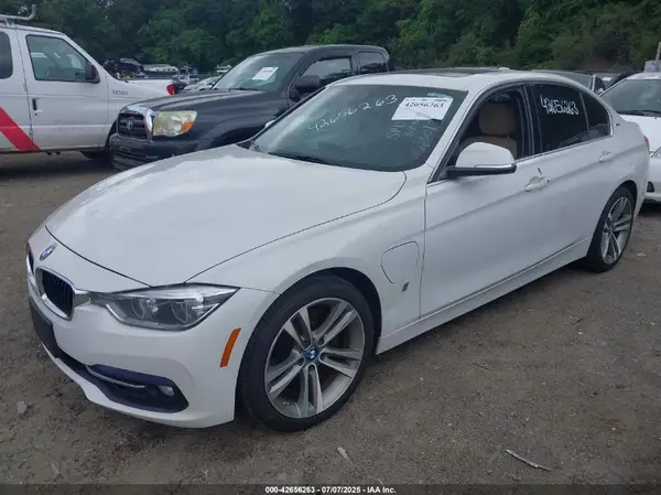 WBA8E1C5XJA167606 2018 BMW 3ER - Image 2