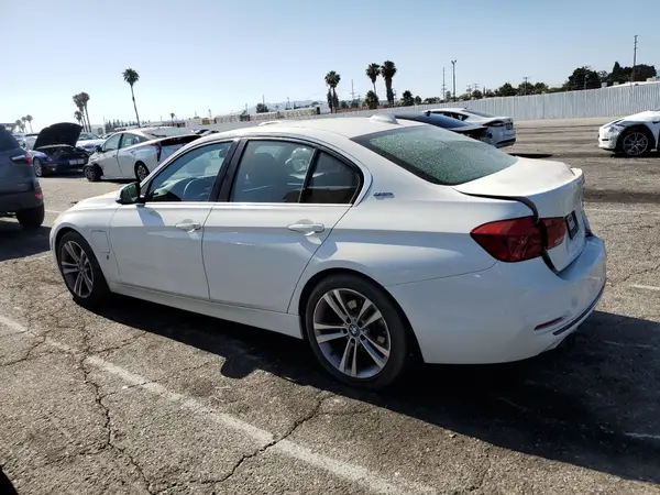 WBA8E1C5XJA756560 2018 BMW 3ER - Image 2