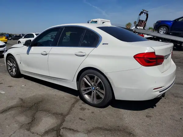 WBA8E1C5XJA756607 2018 BMW 3ER - Image 2