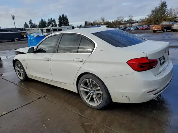WBA8E1C5XJA756834 2018 BMW 3ER - Image 2