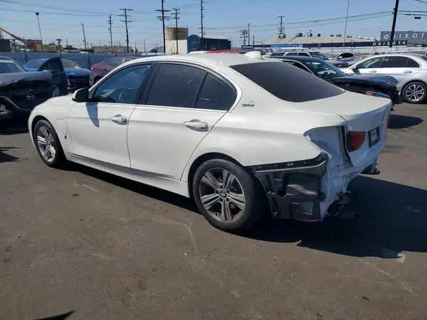 WBA8E1C5XJA758986 2018 BMW 3ER - Image 2