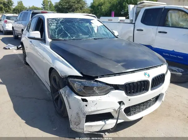 WBA8E1G30HNU16832 2017 BMW 3ER - Image 1