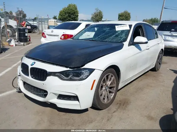 WBA8E1G30HNU16832 2017 BMW 3ER - Image 2