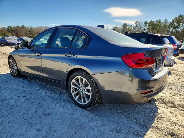 WBA8E1G30HNU18662 2017 BMW 3ER - Image 2