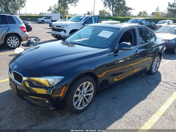 WBA8E1G31HNU16497 2017 BMW 3ER - Image 2