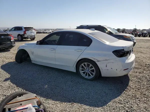 WBA8E1G31HNU17696 2017 BMW 3ER - Image 2