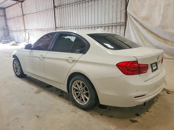 WBA8E1G32HNU15424 2017 BMW 3ER - Image 2
