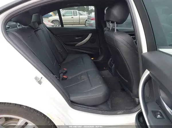 WBA8E1G32HNU15536 2017 BMW 3ER - Image 8