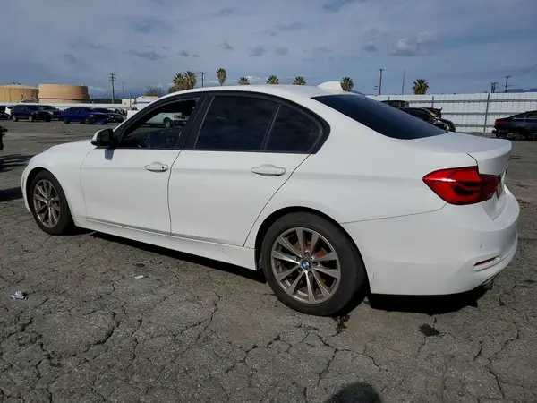 WBA8E1G32HNU15570 2017 BMW 3ER - Image 2
