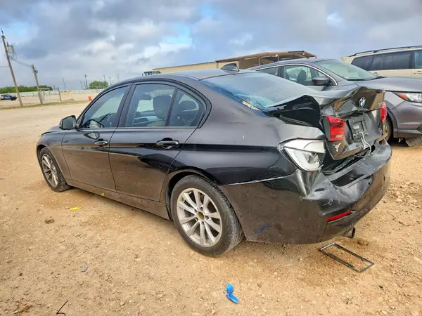WBA8E1G32HNU15858 2017 BMW 3ER - Image 2