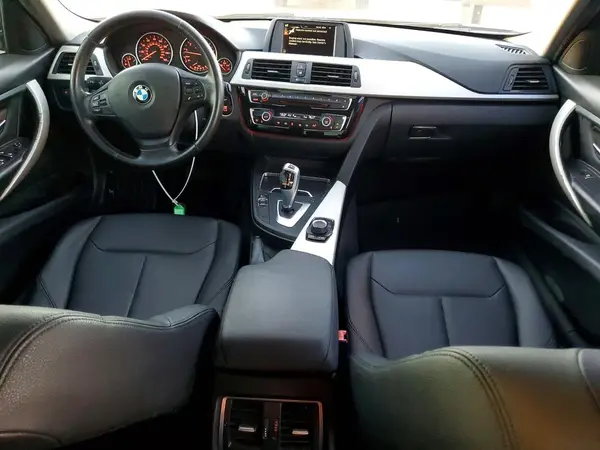 WBA8E1G32HNU15925 2017 BMW 3ER - Image 8