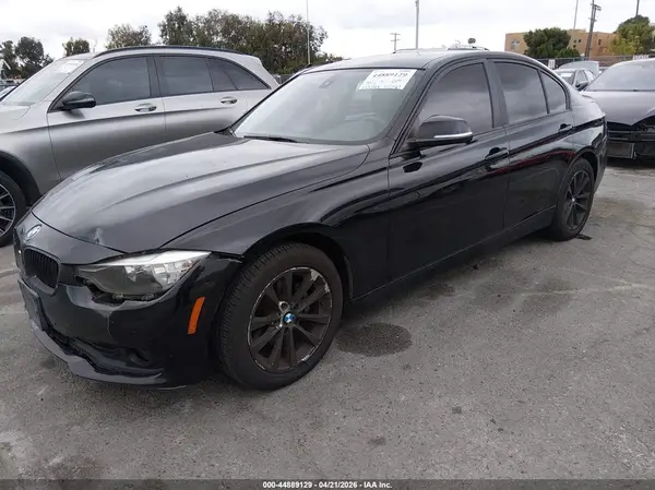 WBA8E1G32HNU16007 2017 BMW 3ER - Image 2