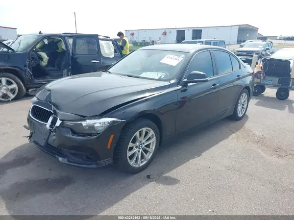 WBA8E1G32HNU16279 2017 BMW 3ER - Image 2