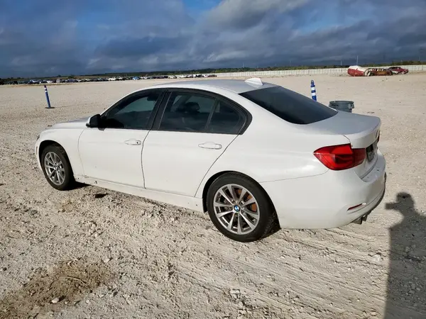 WBA8E1G32HNU16623 2017 BMW 3ER - Image 2