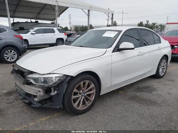 WBA8E1G32HNU17285 2017 BMW 3ER - Image 2