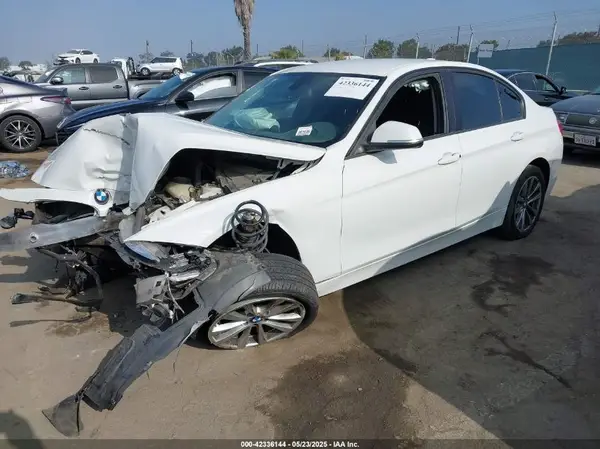 WBA8E1G32HNU17352 2017 BMW 3ER - Image 2