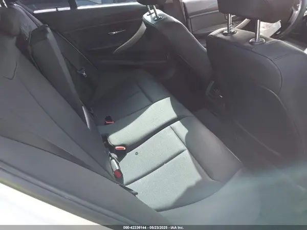 WBA8E1G32HNU17352 2017 BMW 3ER - Image 8