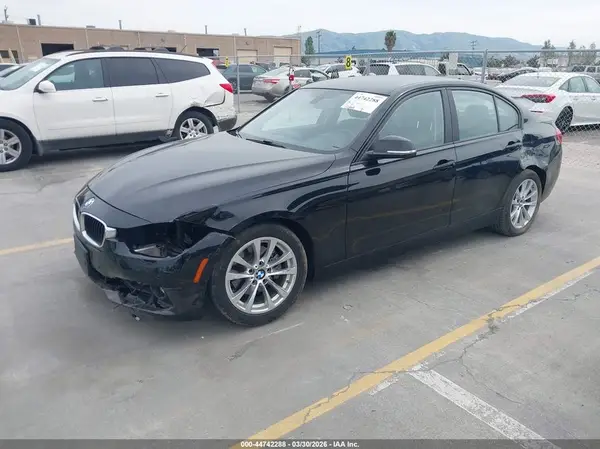 WBA8E1G32HNU17559 2017 BMW 3ER - Image 2