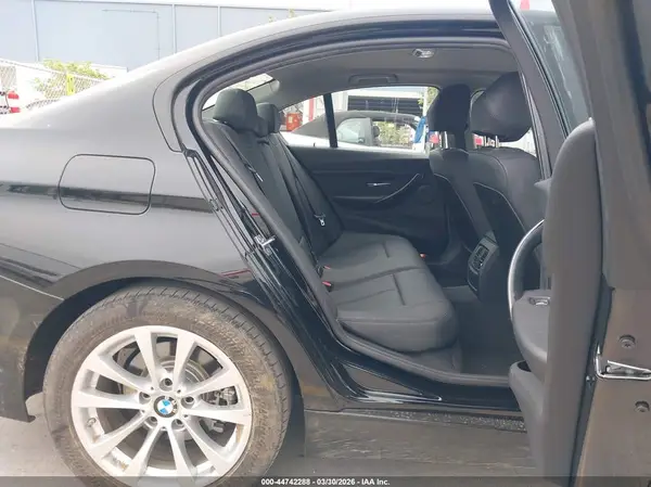 WBA8E1G32HNU17559 2017 BMW 3ER - Image 8