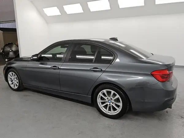 WBA8E1G32HNU17741 2017 BMW 3ER - Image 2