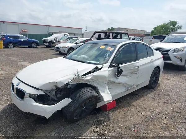 WBA8E1G32HNU18016 2017 BMW 3ER - Image 2