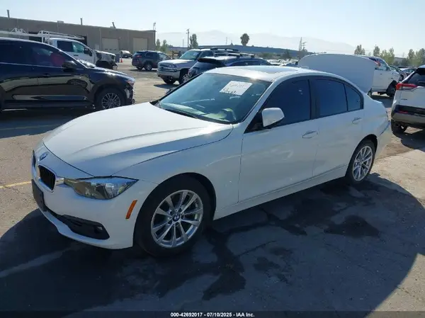 WBA8E1G32HNU18825 2017 BMW 3ER - Image 2