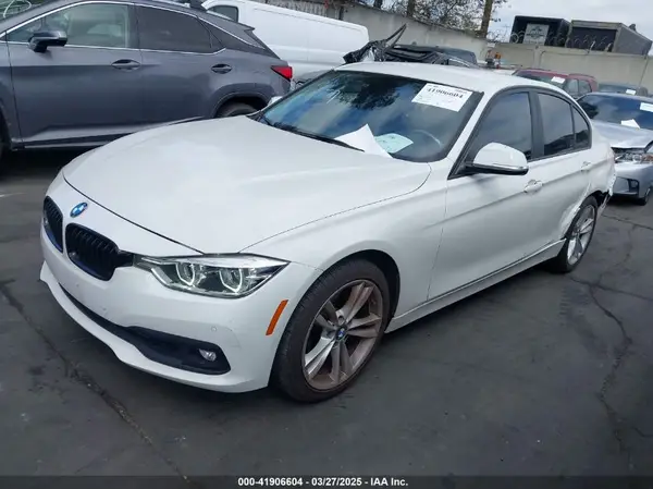 WBA8E1G33HNU17182 2017 BMW 3ER - Image 2