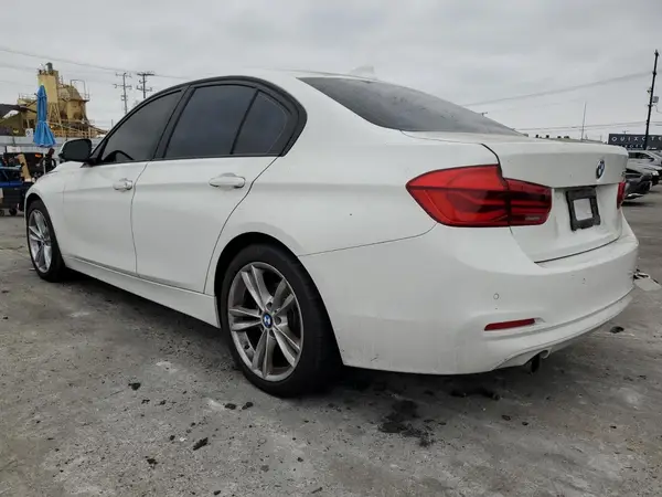 WBA8E1G33HNU18090 2017 BMW 3ER - Image 2