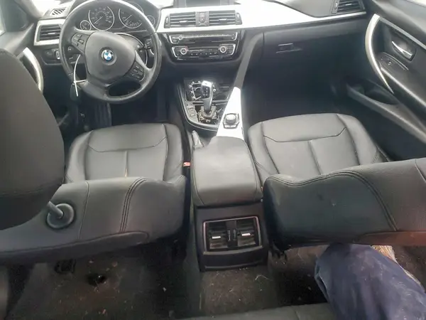 WBA8E1G33HNU18204 2017 BMW 3ER - Image 8