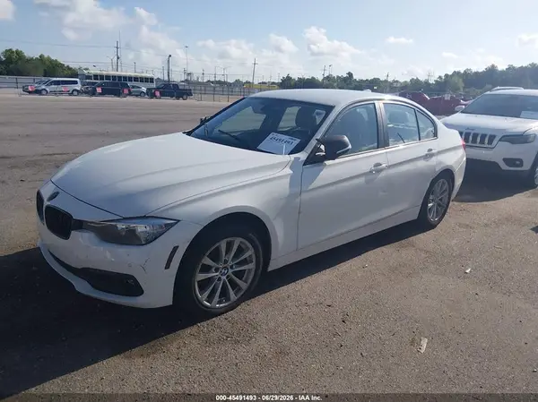 WBA8E1G33HNU18560 2017 BMW 3ER - Image 2