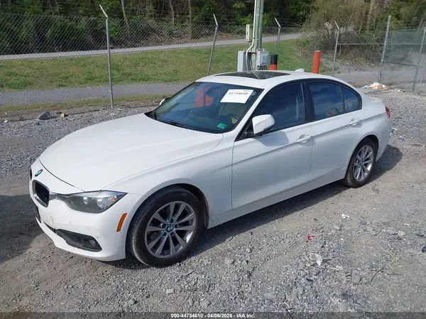 WBA8E1G33HNU18607 2017 BMW 3ER - Image 2