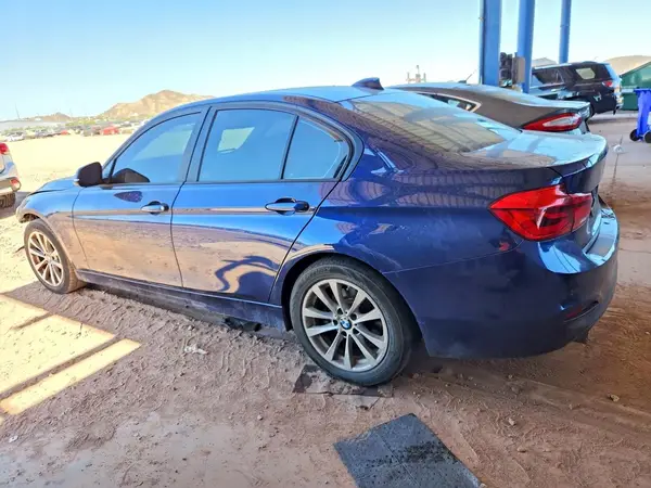 WBA8E1G33HNU18655 2017 BMW 3ER - Image 2