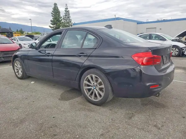 WBA8E1G33HNU18767 2017 BMW 3ER - Image 2