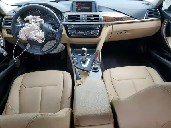 WBA8E1G34HNU15926 2017 BMW 3ER - Image 8