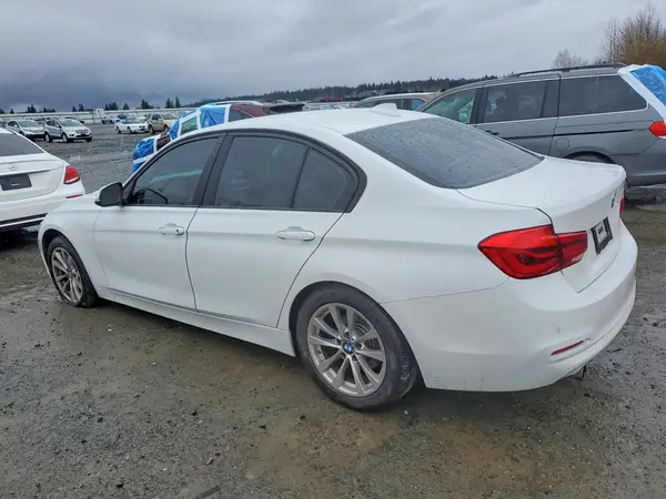 WBA8E1G34HNU16770 2017 BMW 3ER - Image 2