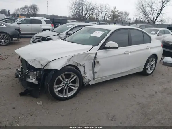 WBA8E1G34HNU17112 2017 BMW 3ER - Image 2