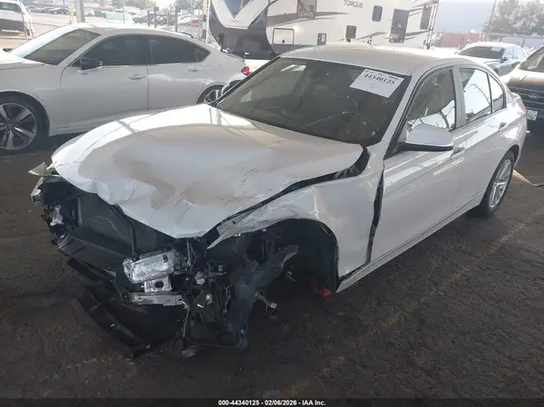 WBA8E1G34HNU17529 2017 BMW 3ER - Image 2