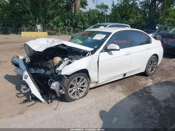 WBA8E1G34HNU18308 2017 BMW 3ER - Image 2
