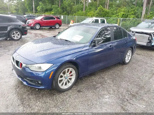 WBA8E1G34HNU18339 2017 BMW 3ER - Image 2