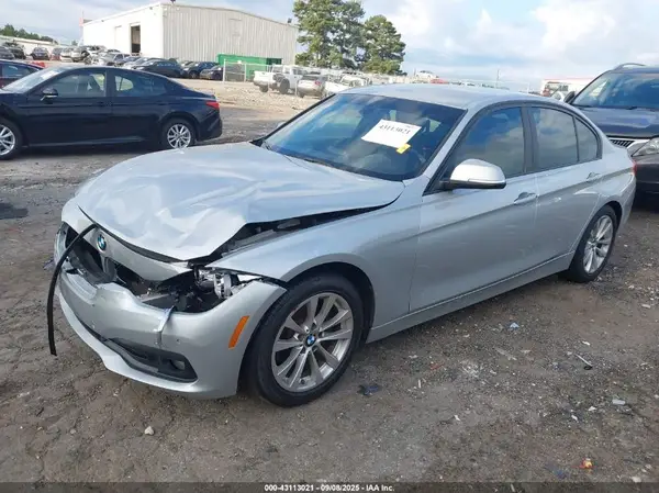 WBA8E1G35HNU15790 2017 BMW 3ER - Image 2