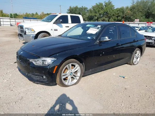 WBA8E1G35HNU17085 2017 BMW 3ER - Image 2