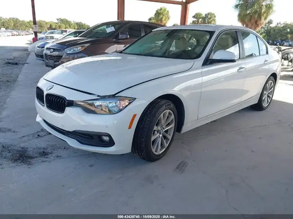 WBA8E1G35HNU18429 2017 BMW 3ER - Image 2
