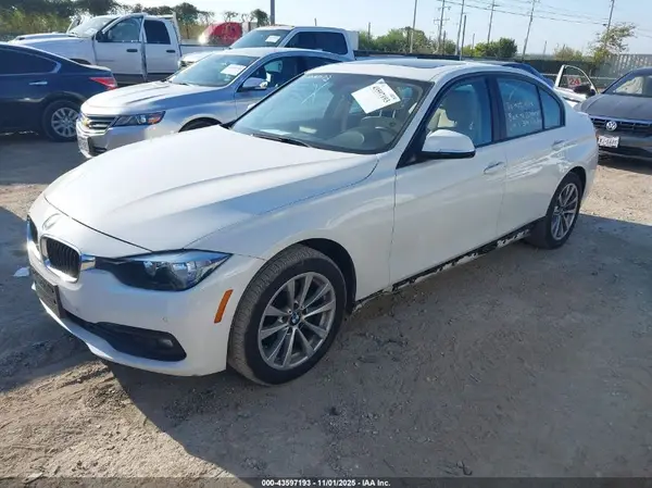 WBA8E1G36HNU17676 2017 BMW 3ER - Image 2