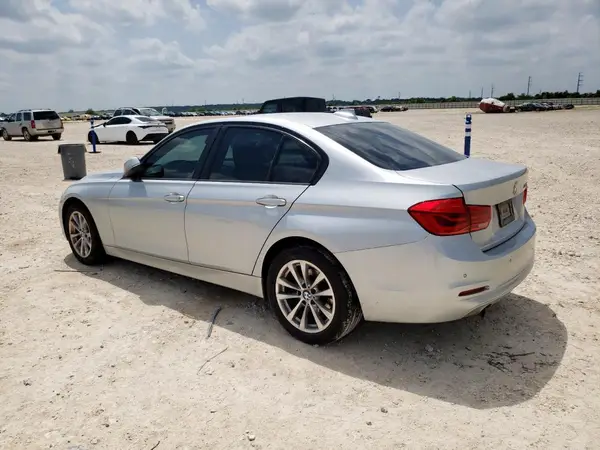 WBA8E1G36HNU17838 2017 BMW 3ER - Image 2